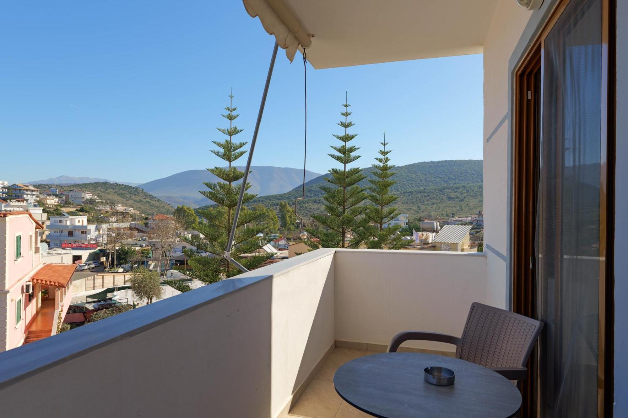 Hotel Chris كساميل المظهر الخارجي الصورة