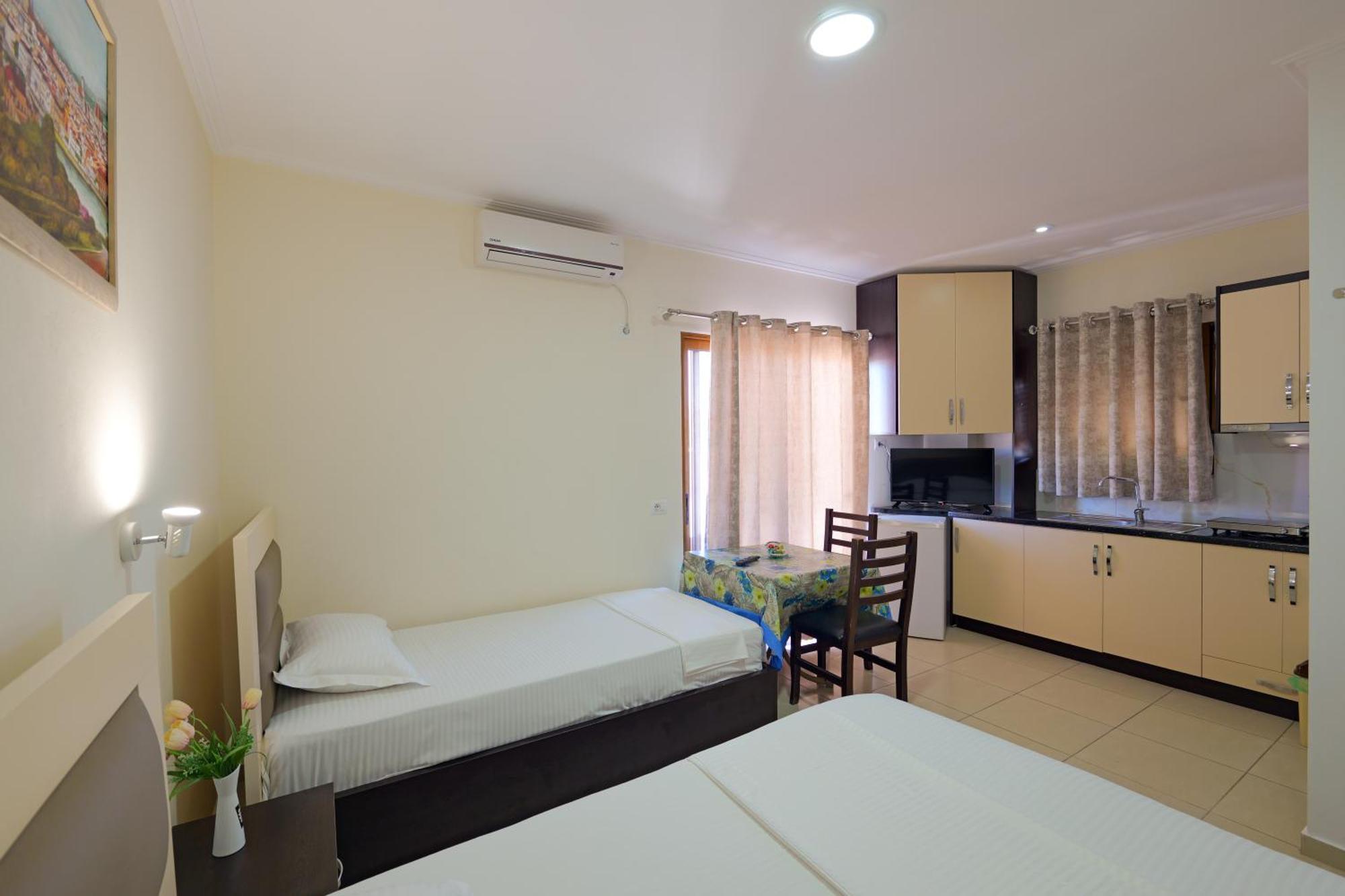 Hotel Chris كساميل المظهر الخارجي الصورة